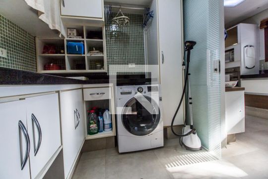 Área de Serviço de casa de condomínio para alugar com 4 quartos, 385m² em Residencial Seis (alphaville), Santana de Parnaíba