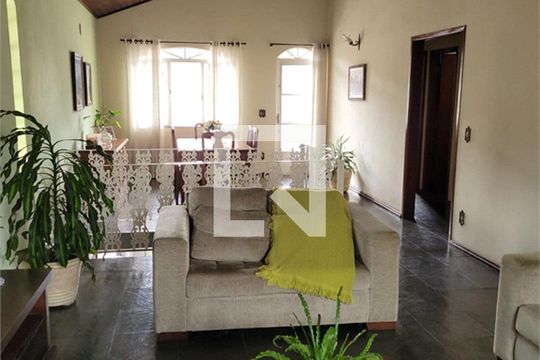 Casa à venda com 3 quartos, 275m² em Jardim do Lirio, Jundiaí