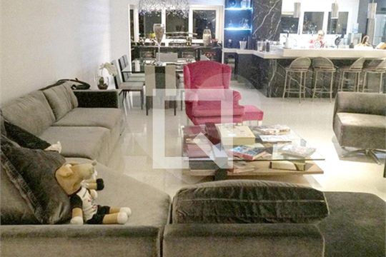 Casa à venda com 4 quartos, 800m² em Cidade Mãe do Céu, São Paulo