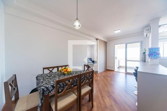 Sala de apartamento para alugar com 2 quartos, 75m² em Vila Apiai, Santo André