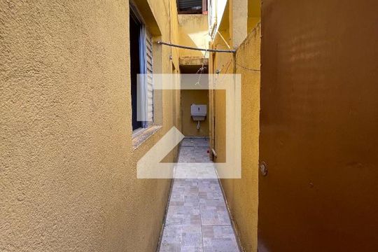 Entrada de casa para alugar com 1 quarto, 40m² em Jardim São Jorge, São Paulo