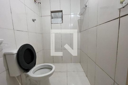 Banheiro Social de casa para alugar com 1 quarto, 40m² em Jardim São Jorge, São Paulo