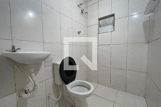Banheiro Social de casa para alugar com 1 quarto, 40m² em Jardim São Jorge, São Paulo