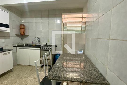 Cozinha de apartamento à venda com 3 quartos, 75m² em Prado, Belo Horizonte