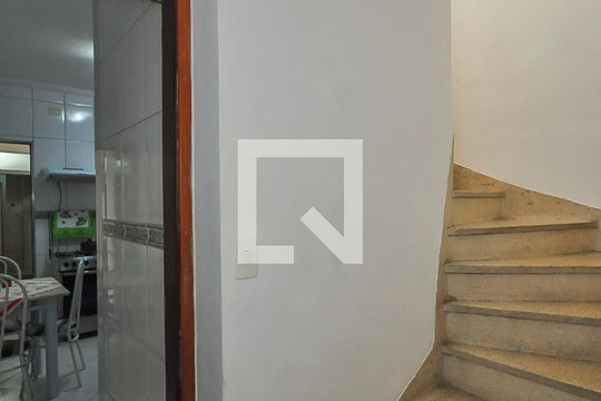Escada de casa de condomínio à venda com 3 quartos, 110m² em Jardim Monte Kemel, São Paulo