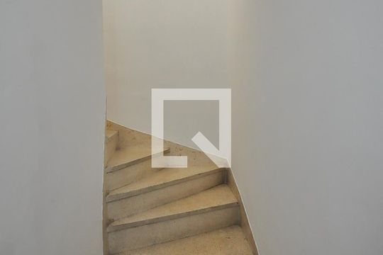 Escada de casa de condomínio à venda com 3 quartos, 110m² em Jardim Monte Kemel, São Paulo