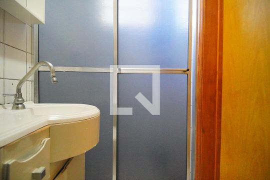 Banheiro de apartamento à venda com 2 quartos, 38m² em Canudos, Novo Hamburgo