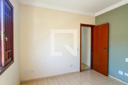Suíte de casa à venda com 5 quartos, 220m² em Jardim Santo Elias, São Paulo