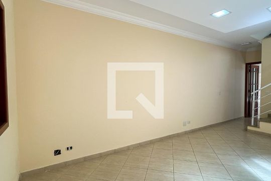 Sala de casa à venda com 5 quartos, 220m² em Jardim Santo Elias, São Paulo