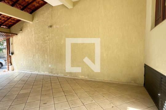 Garagem de casa à venda com 5 quartos, 220m² em Jardim Santo Elias, São Paulo