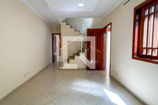 Sala de casa à venda com 5 quartos, 220m² em Jardim Santo Elias, São Paulo