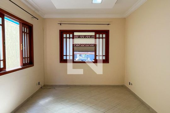 Sala de casa à venda com 5 quartos, 220m² em Jardim Santo Elias, São Paulo