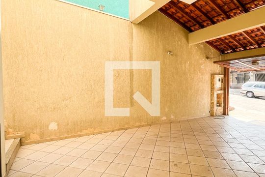 Garagem de casa à venda com 5 quartos, 220m² em Jardim Santo Elias, São Paulo