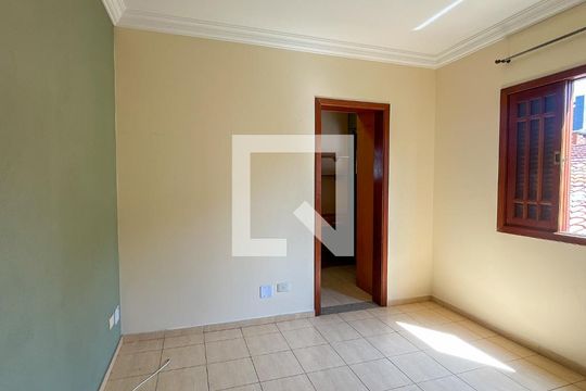 Suíte de casa à venda com 5 quartos, 220m² em Jardim Santo Elias, São Paulo