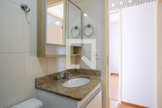 Banheiro de apartamento à venda com 2 quartos, 44m² em Rudge Ramos, São Bernardo do Campo