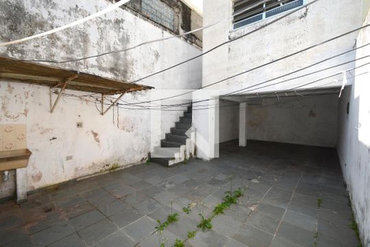 Quintal de casa à venda com 4 quartos, 140m² em Jardim Ernestina, São Paulo