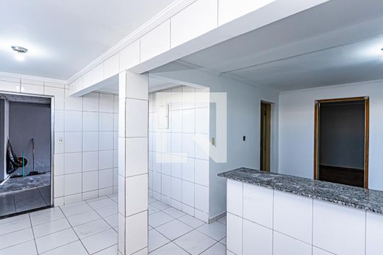 Sala e cozinha de casa para alugar com 2 quartos, 95m² em Vila Palmeiras, São Paulo