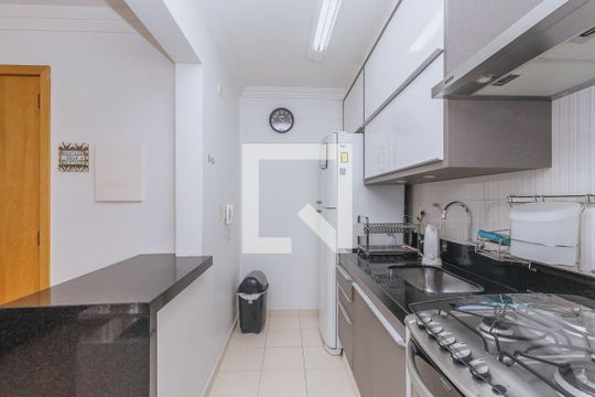 Cozinha de apartamento para alugar com 1 quarto, 40m² em Monte Castelo, São José dos Campos