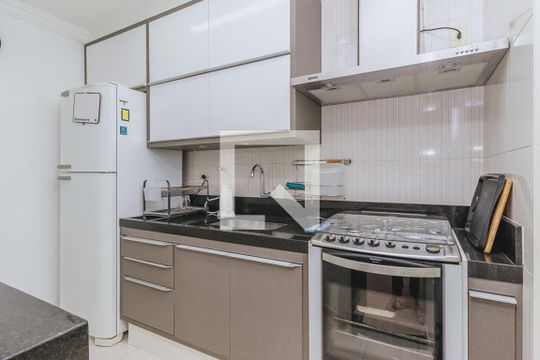 Cozinha de apartamento para alugar com 1 quarto, 40m² em Monte Castelo, São José dos Campos