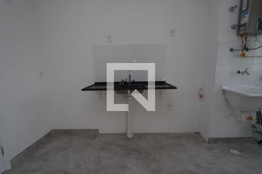 Cozinha de apartamento para alugar com 2 quartos, 35m² em Cidade Satélite Santa Bárbara, São Paulo