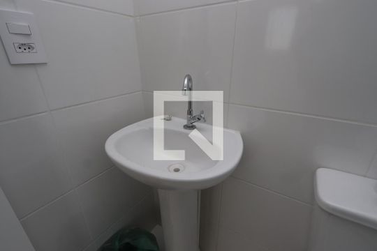 Banheiro de apartamento para alugar com 2 quartos, 35m² em Cidade Satélite Santa Bárbara, São Paulo