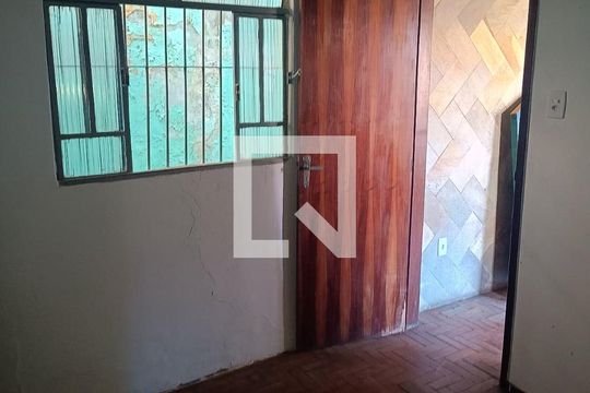 Sala de casa à venda com 2 quartos, 95m² em Novo Riacho, Contagem