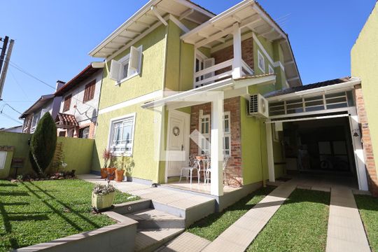 Fachada de casa à venda com 3 quartos, 140m² em Igara, Canoas