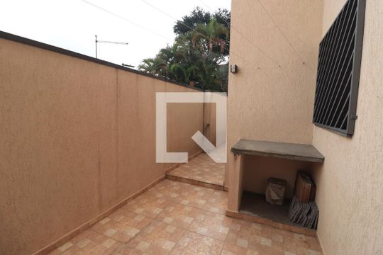 Quintal de casa à venda com 3 quartos, 180m² em Cidade Mãe do Céu, São Paulo