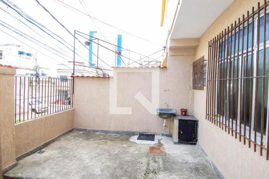 Varanda de kitnet/studio para alugar com 1 quarto, 30m² em Parque Duque, Duque de Caxias