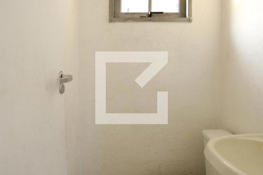 Lavabo de casa para alugar com 4 quartos, 118m² em Jardim do Lago, São Paulo