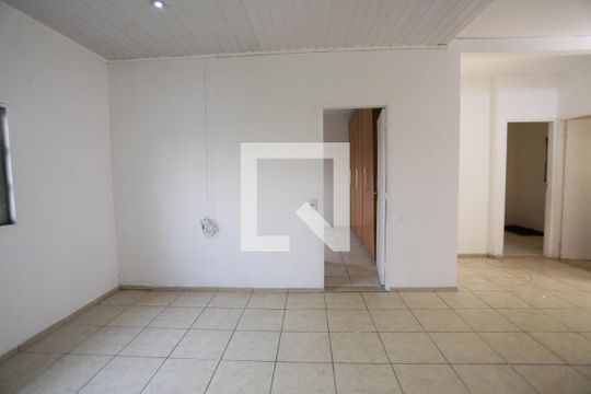 Sala de casa para alugar com 4 quartos, 118m² em Jardim do Lago, São Paulo