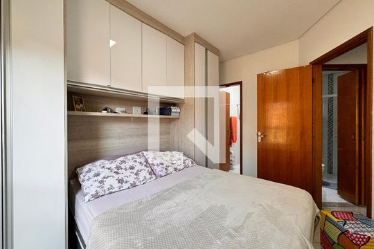 Suire  de apartamento à venda com 2 quartos, 120m² em Vila Camilópolis, Santo André