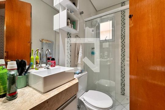 Banheiro  de apartamento à venda com 2 quartos, 120m² em Vila Camilópolis, Santo André