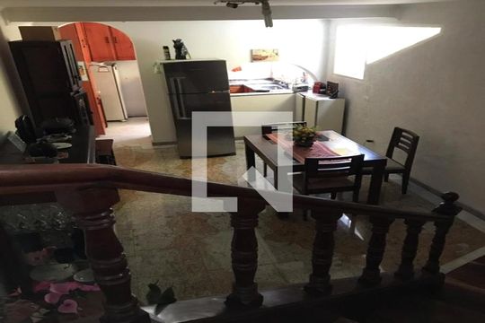 Casa à venda com 3 quartos, 150m² em Jardim Ester Yolanda, São Paulo