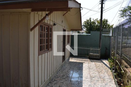 Fachada de casa para alugar com 3 quartos, 75m² em Vista Alegre, Curitiba