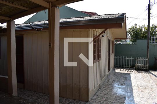 Quintal de casa para alugar com 3 quartos, 75m² em Vista Alegre, Curitiba