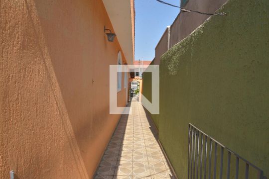 Quintal de casa à venda com 3 quartos, 201m² em Vila São Pedro, Santo André