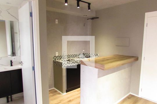 Sala/Cozinha de apartamento para alugar com 1 quarto, 24m² em Jardim Panorama, São Paulo