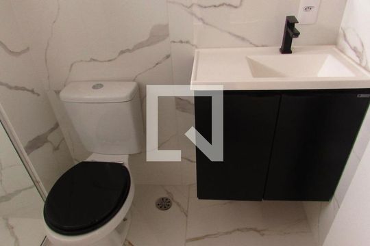 Banheiro de apartamento para alugar com 1 quarto, 24m² em Jardim Panorama, São Paulo