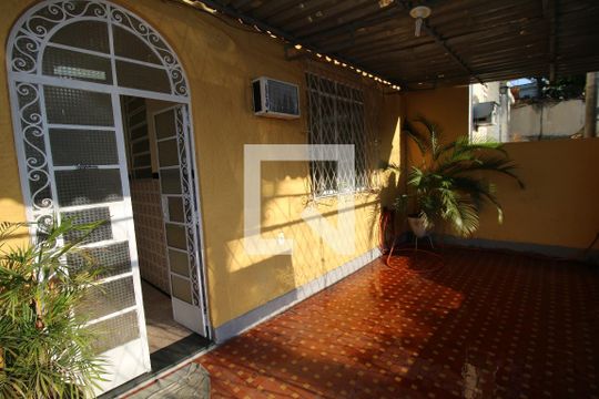 Garagem e Quintal de casa à venda com 2 quartos, 90m² em Penha Circular, Rio de Janeiro