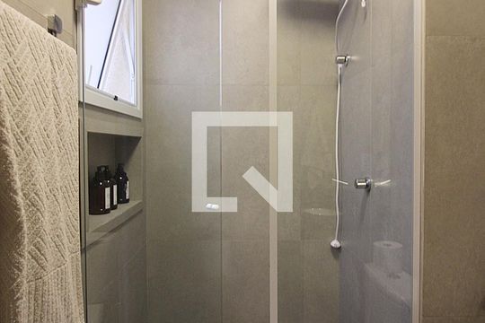 Banheiro Social de kitnet/studio para alugar com 1 quarto, 26m² em Centro, São Bernardo do Campo