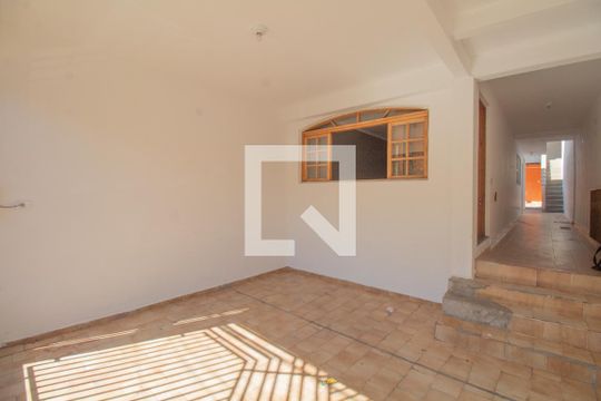 Área externa de casa para alugar com 2 quartos, 178m² em Jardim Marília, São Paulo