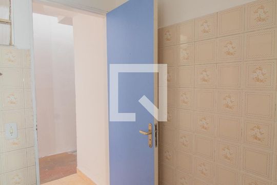 Banheiro de serviço de casa para alugar com 2 quartos, 178m² em Jardim Marília, São Paulo