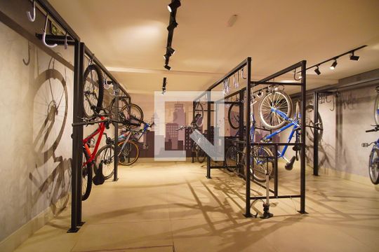 Área Comum - Bicicletário de kitnet/studio para alugar com 1 quarto, 26m² em Auxiliadora, Porto Alegre