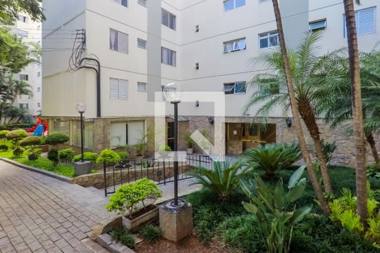 Fachada  de apartamento para alugar com 2 quartos, 70m² em Vila Monumento, São Paulo