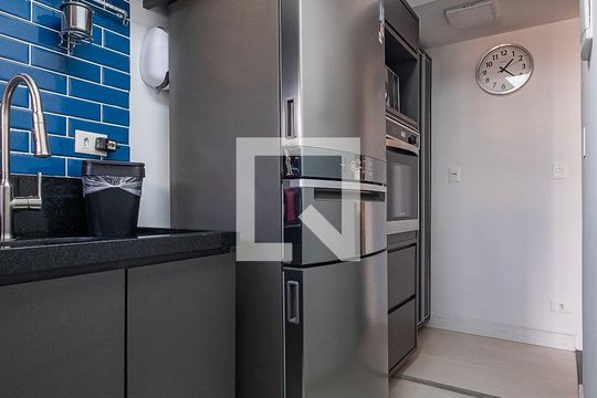 Sala/Cozinha de apartamento à venda com 1 quarto, 63m² em Cerqueira César, São Paulo