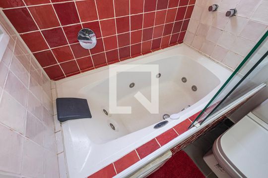 Suíte - Banheiro de apartamento à venda com 1 quarto, 63m² em Cerqueira César, São Paulo
