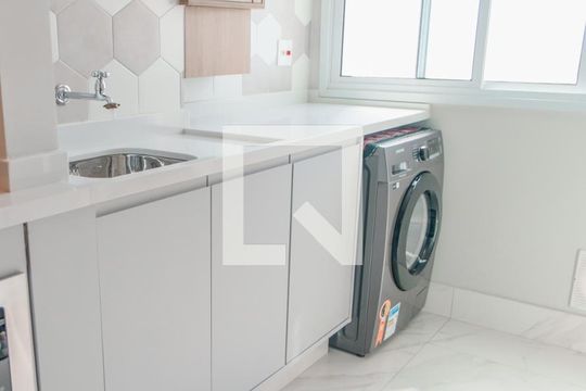 Lavanderia de apartamento para alugar com 2 quartos, 84m² em Parque Esplanada, Embu das Artes