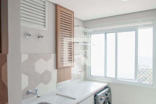 Lavanderia de apartamento para alugar com 2 quartos, 84m² em Parque Esplanada, Embu das Artes