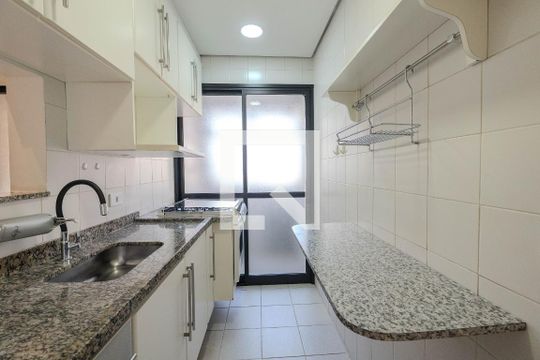 Cozinha e Área de Serviço de apartamento para alugar com 2 quartos, 60m² em Bela Vista, São Paulo